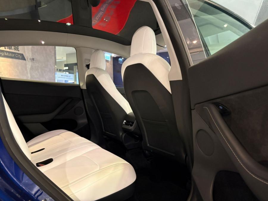 Model Y Standard Range - Image 4